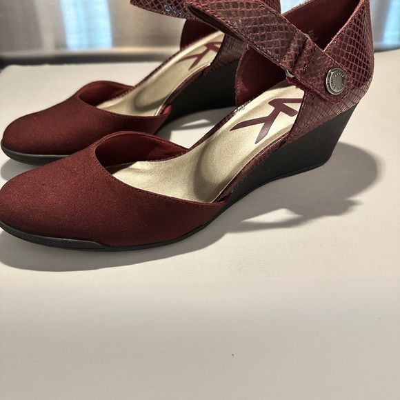 Anne Klein Red Heels with Ankle Strap and Suede Finish - Picture 6 of 12